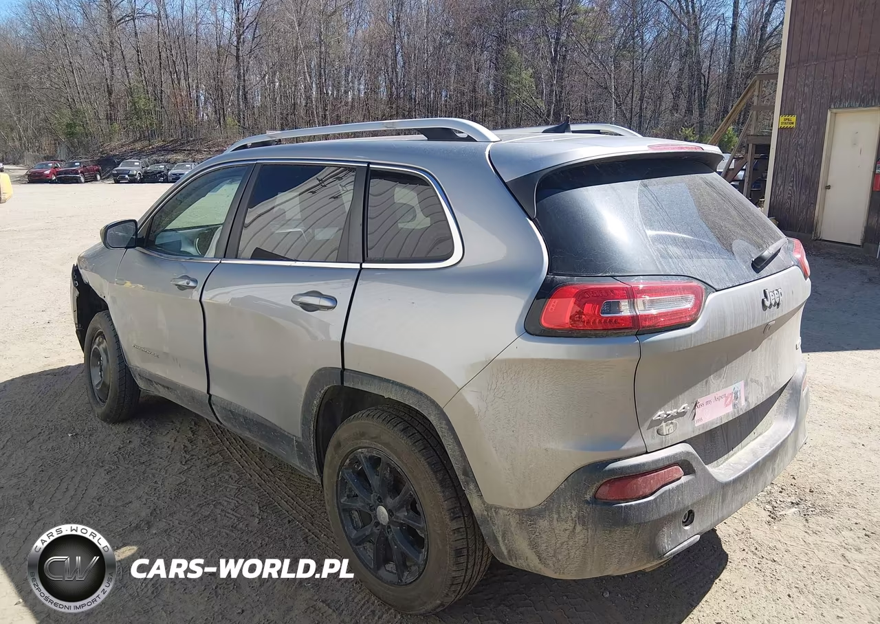 2017 Jeep Cherokee Latitude 4X4 VIN:1C4PJMCB1HW575054 - 3
