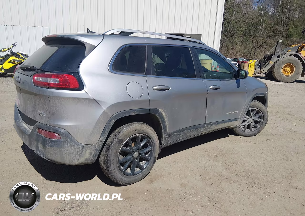 2017 Jeep Cherokee Latitude 4X4 VIN:1C4PJMCB1HW575054 - 4