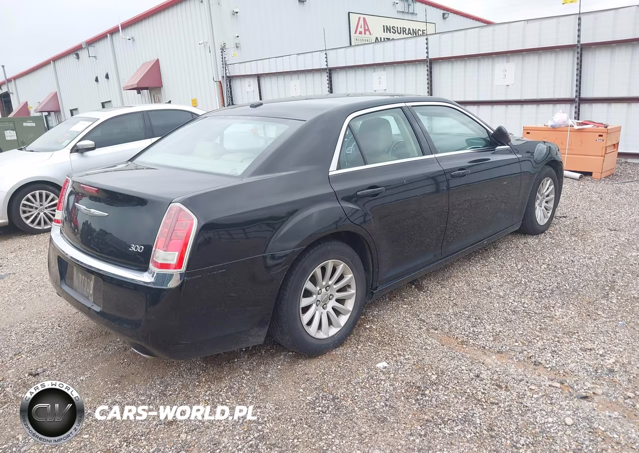 2013 Chrysler 300 Motown VIN:2C3CCAAG9DH574754 - 4