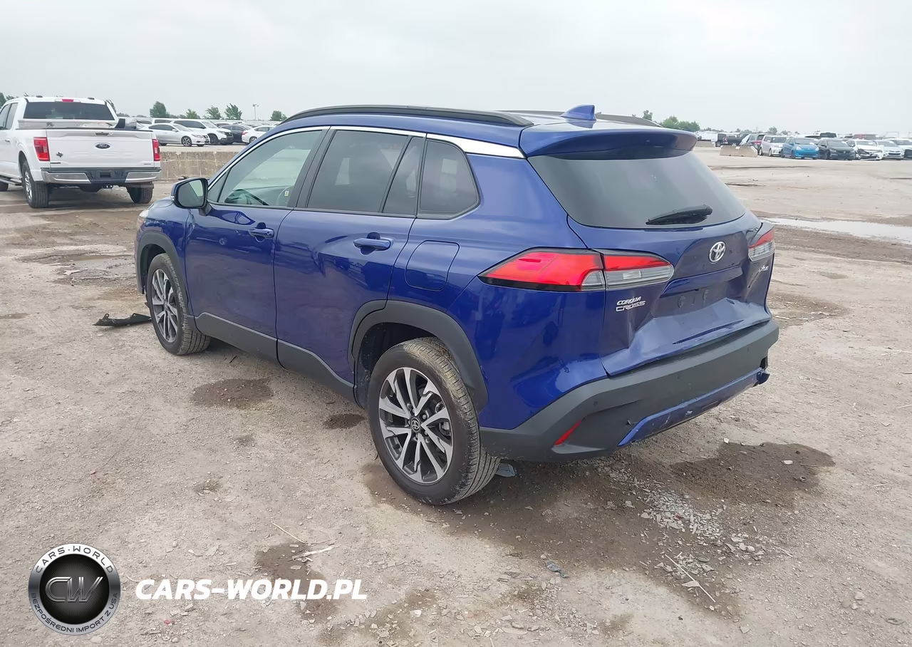 2023 Toyota Corolla Cross Xle VIN:7MUEAAAG7PV056325 - 3