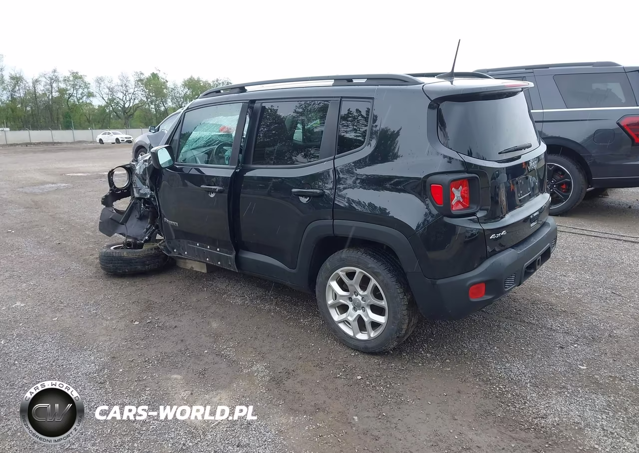 2018 Jeep Renegade Latitude 4X4 VIN:ZACCJBBB4JPG77245 - 3