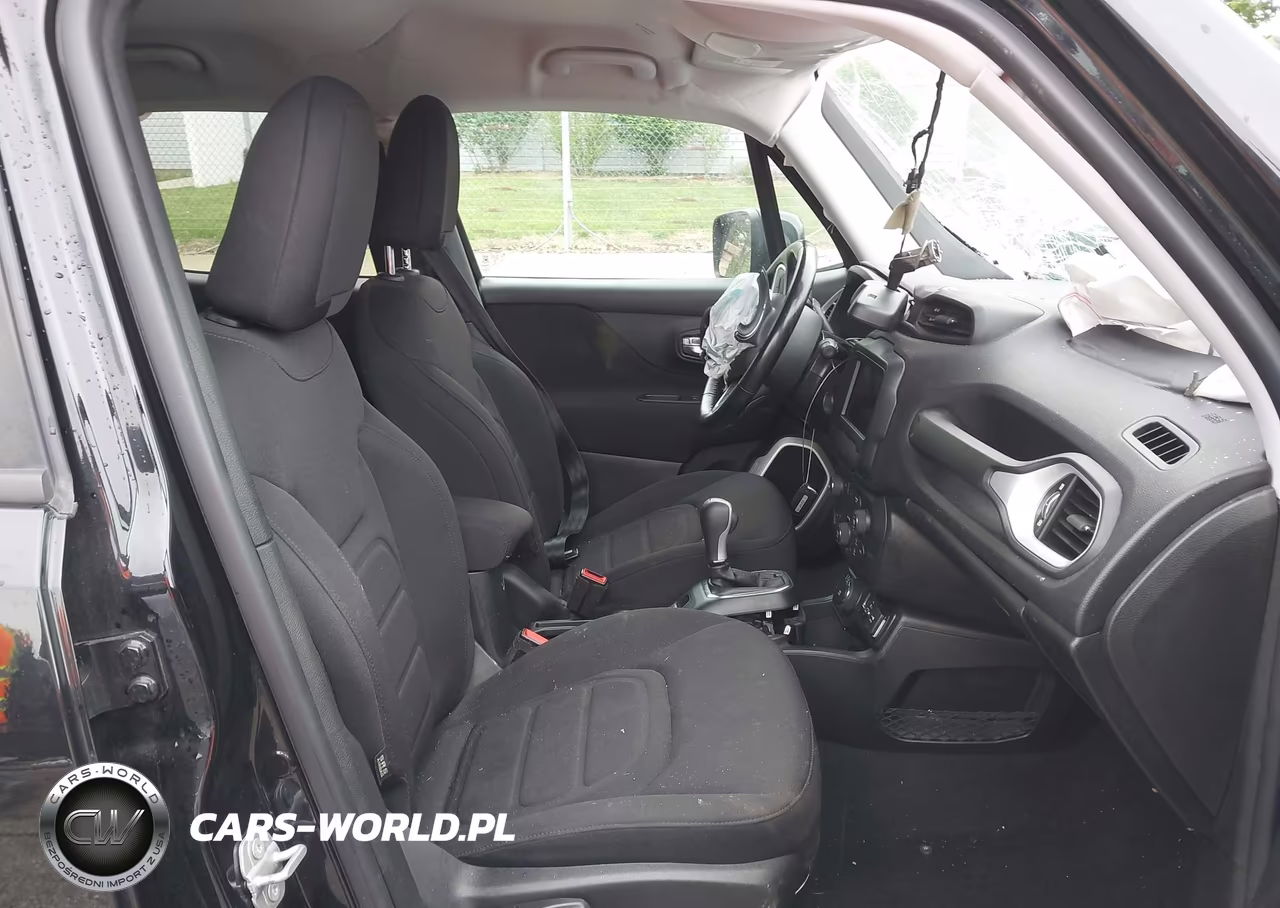 2018 Jeep Renegade Latitude 4X4 VIN:ZACCJBBB4JPG77245 - 5