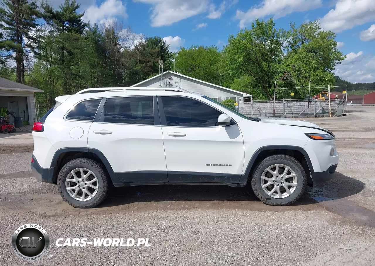 2015 Jeep Cherokee Latitude VIN:1C4PJMCB3FW679879 - 13