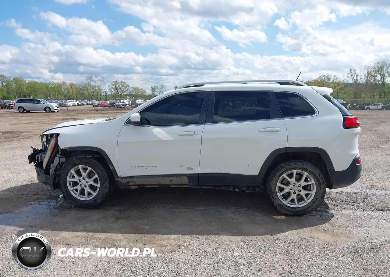 2015 Jeep Cherokee Latitude VIN:1C4PJMCB3FW679879 - 14