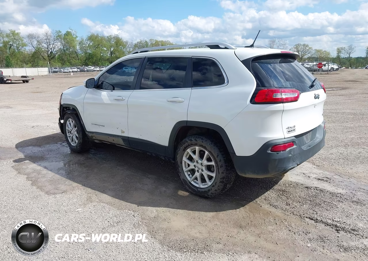 2015 Jeep Cherokee Latitude VIN:1C4PJMCB3FW679879 - 3