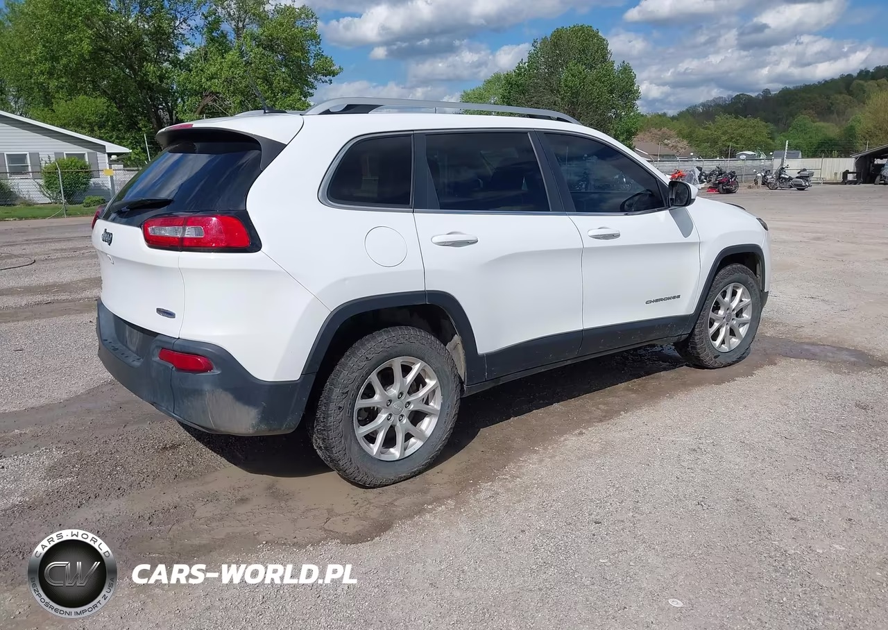 2015 Jeep Cherokee Latitude VIN:1C4PJMCB3FW679879 - 4