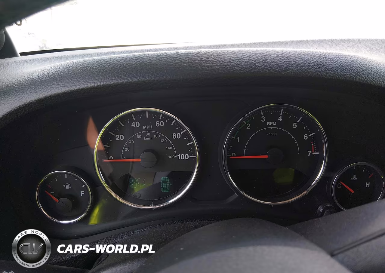 2014 Jeep Wrangler Unlimited Sahara VIN:1C4BJWEG1EL219506 - 7