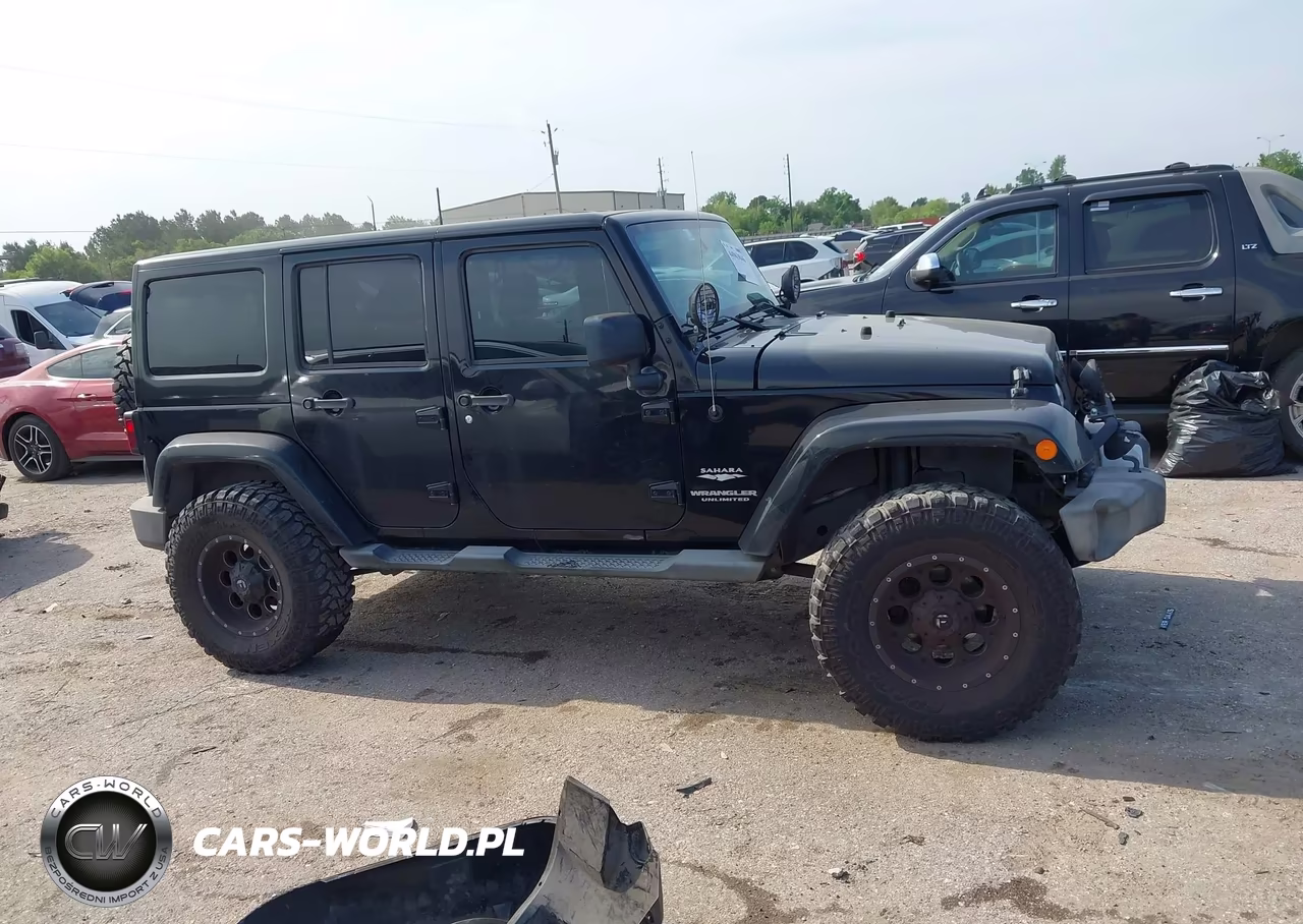 2014 Jeep Wrangler Unlimited Sahara VIN:1C4HJWEG5EL104658 - 13