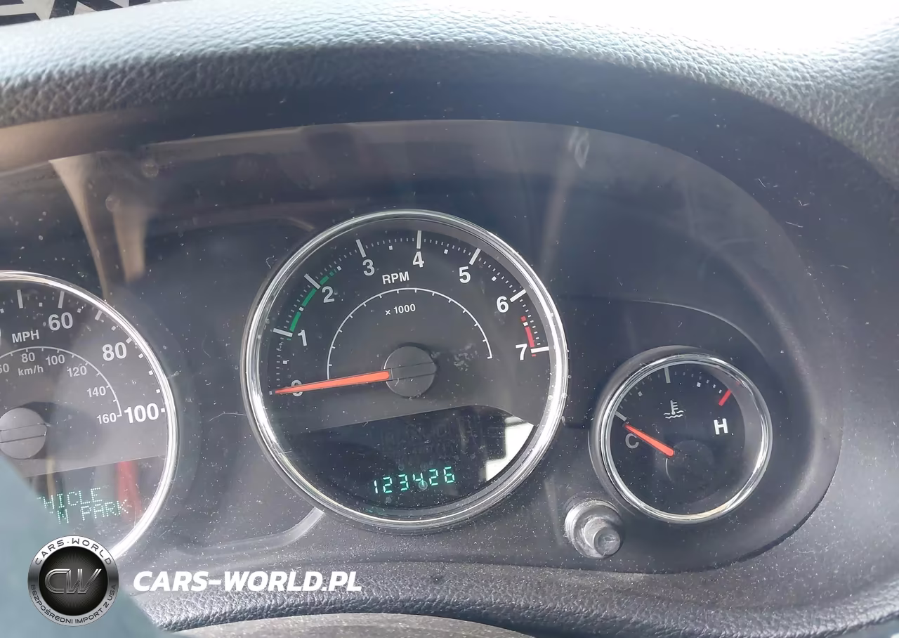 2014 Jeep Wrangler Unlimited Sahara VIN:1C4HJWEG5EL104658 - 15