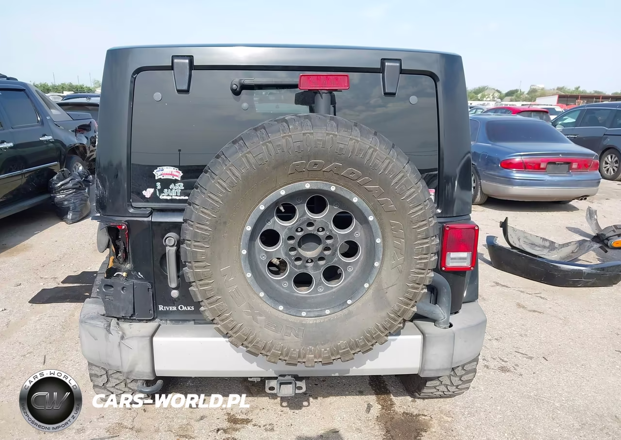 2014 Jeep Wrangler Unlimited Sahara VIN:1C4HJWEG5EL104658 - 16