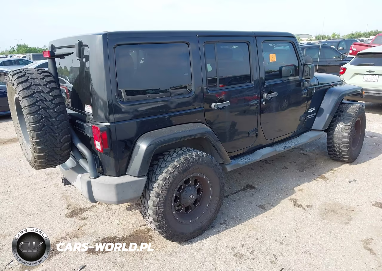 2014 Jeep Wrangler Unlimited Sahara VIN:1C4HJWEG5EL104658 - 4
