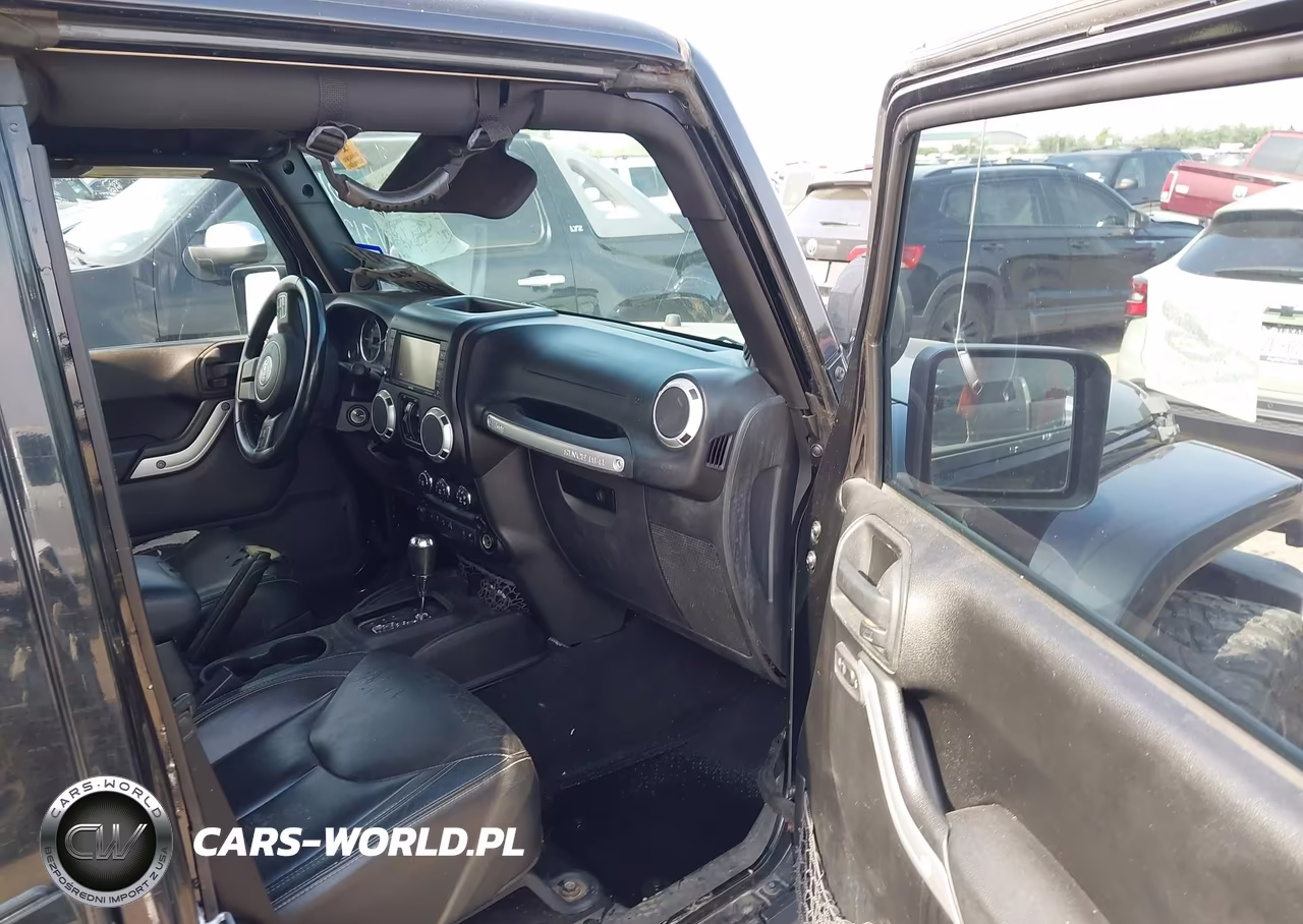 2014 Jeep Wrangler Unlimited Sahara VIN:1C4HJWEG5EL104658 - 5