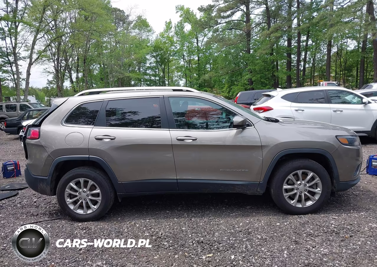 2019 Jeep Cherokee Latitude 4X4 VIN:1C4PJMCB5KD245095 - 13