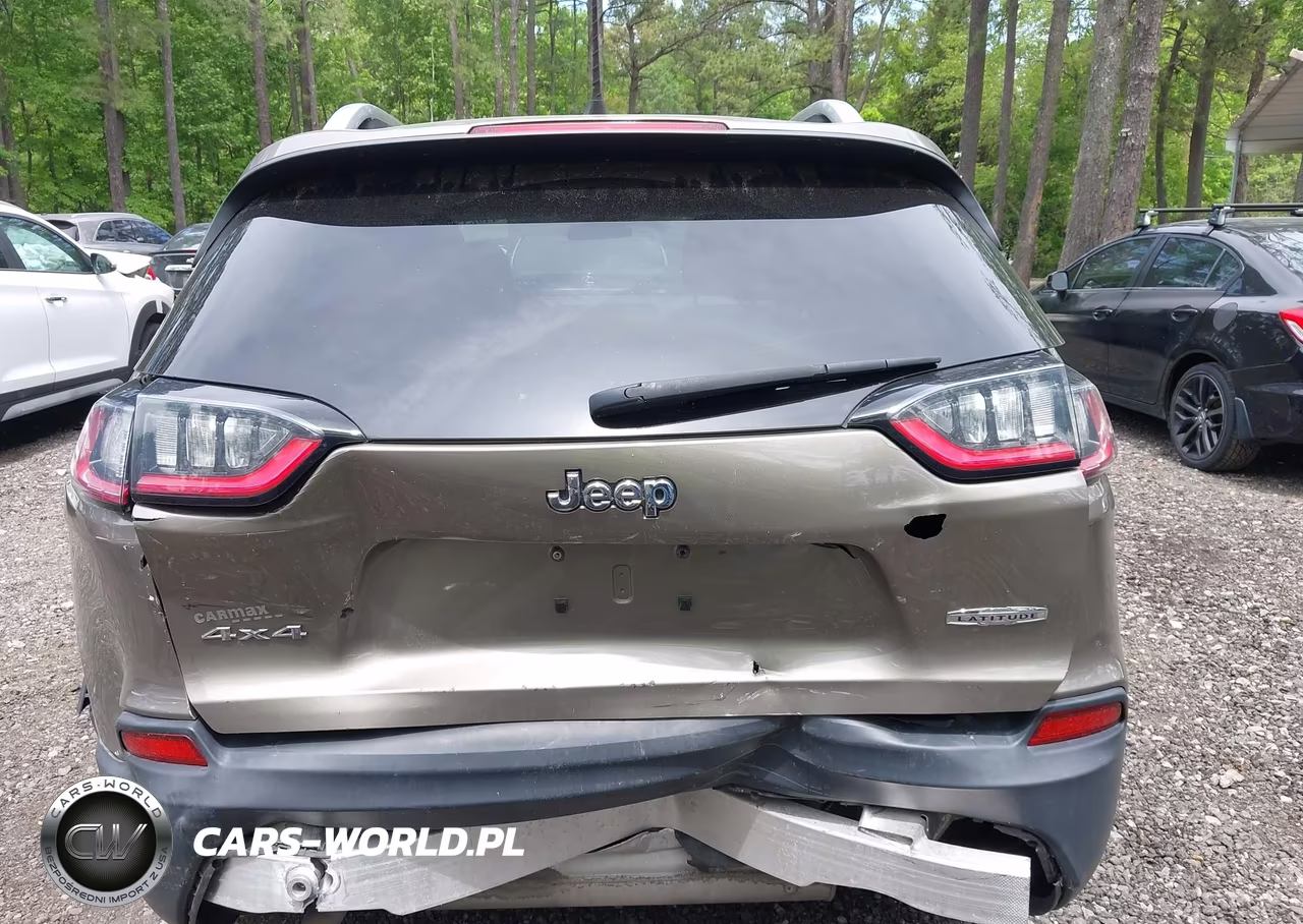 2019 Jeep Cherokee Latitude 4X4 VIN:1C4PJMCB5KD245095 - 16