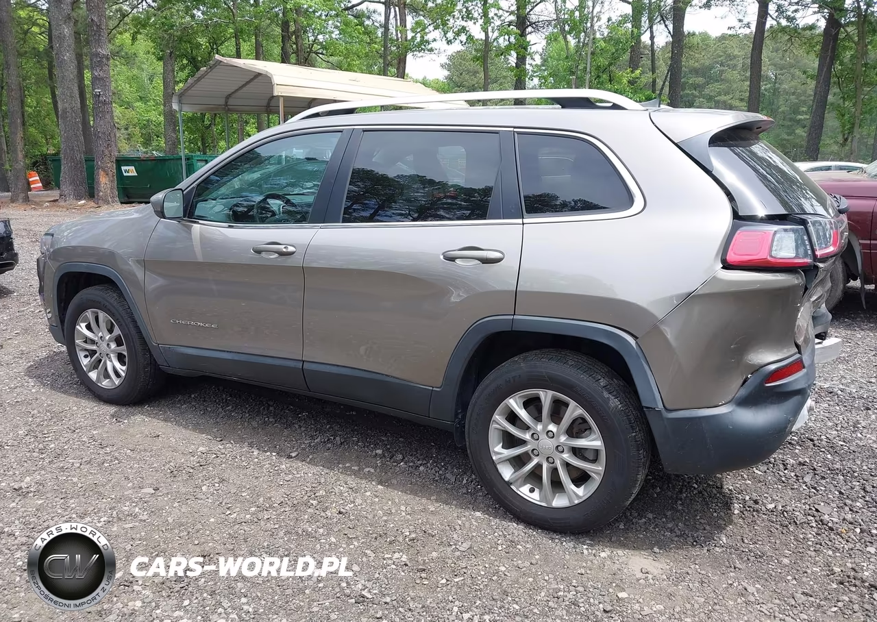 2019 Jeep Cherokee Latitude 4X4 VIN:1C4PJMCB5KD245095 - 3