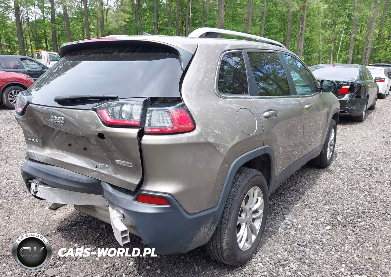 2019 Jeep Cherokee Latitude 4X4 VIN:1C4PJMCB5KD245095 - 4