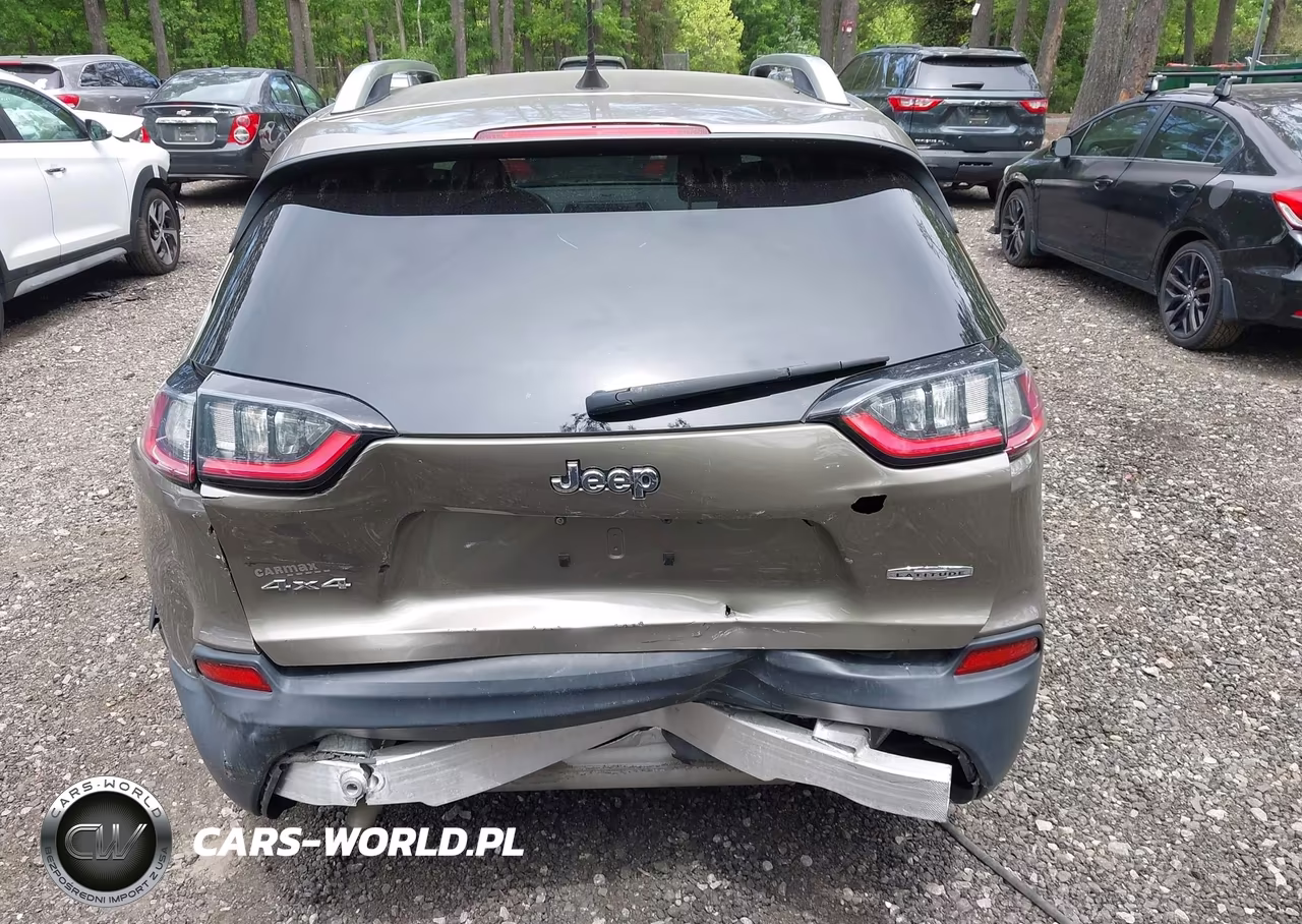 2019 Jeep Cherokee Latitude 4X4 VIN:1C4PJMCB5KD245095 - 6