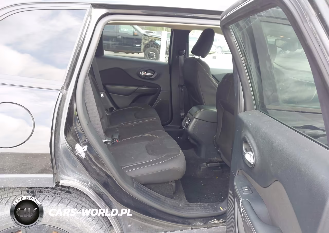 2016 Jeep Cherokee Altitude VIN:1C4PJMCB8GW142104 - 8