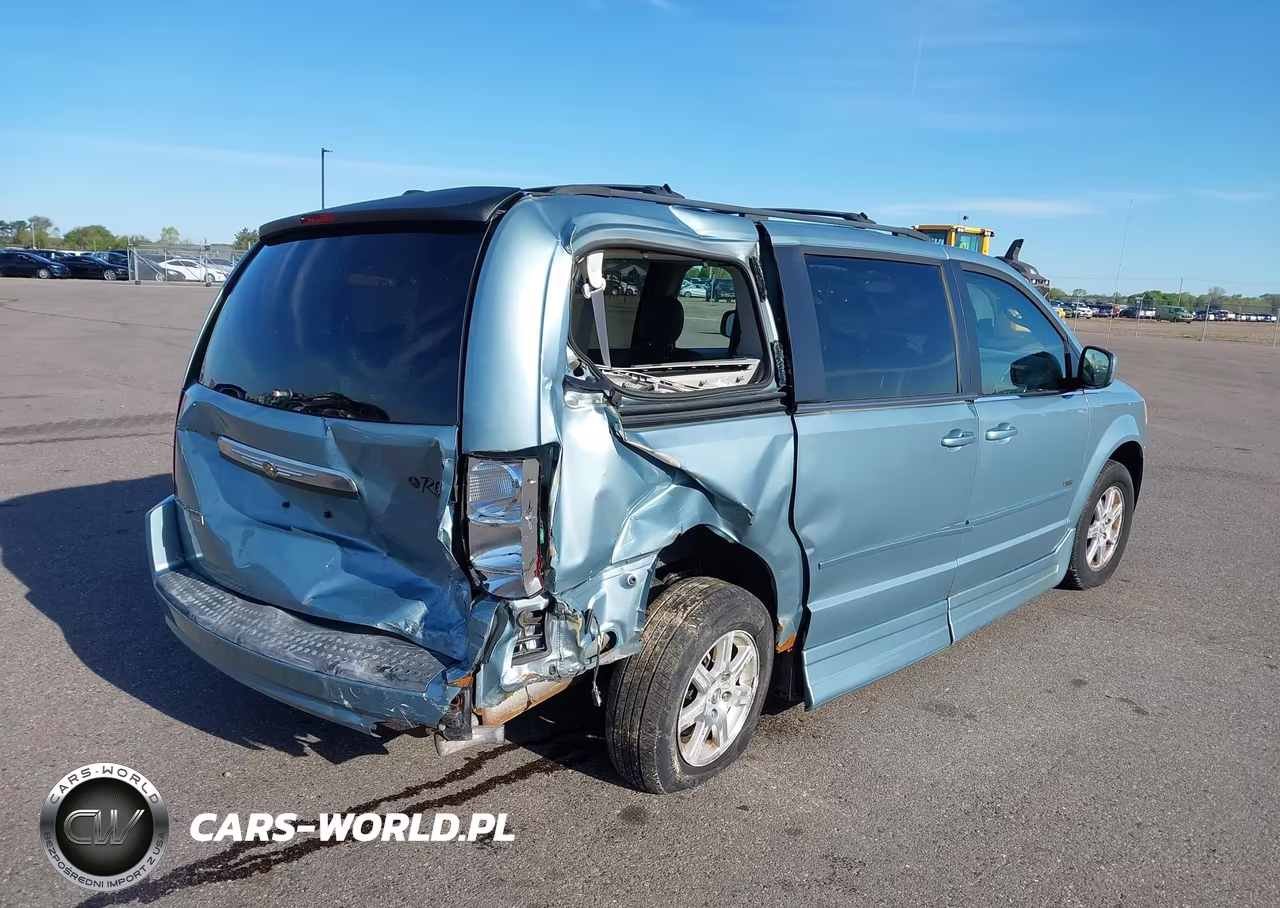 2008 Chrysler Town & Country Touring VIN:2A8HR54P38R774329 - 4
