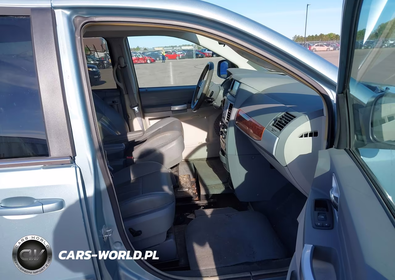 2008 Chrysler Town & Country Touring VIN:2A8HR54P38R774329 - 5