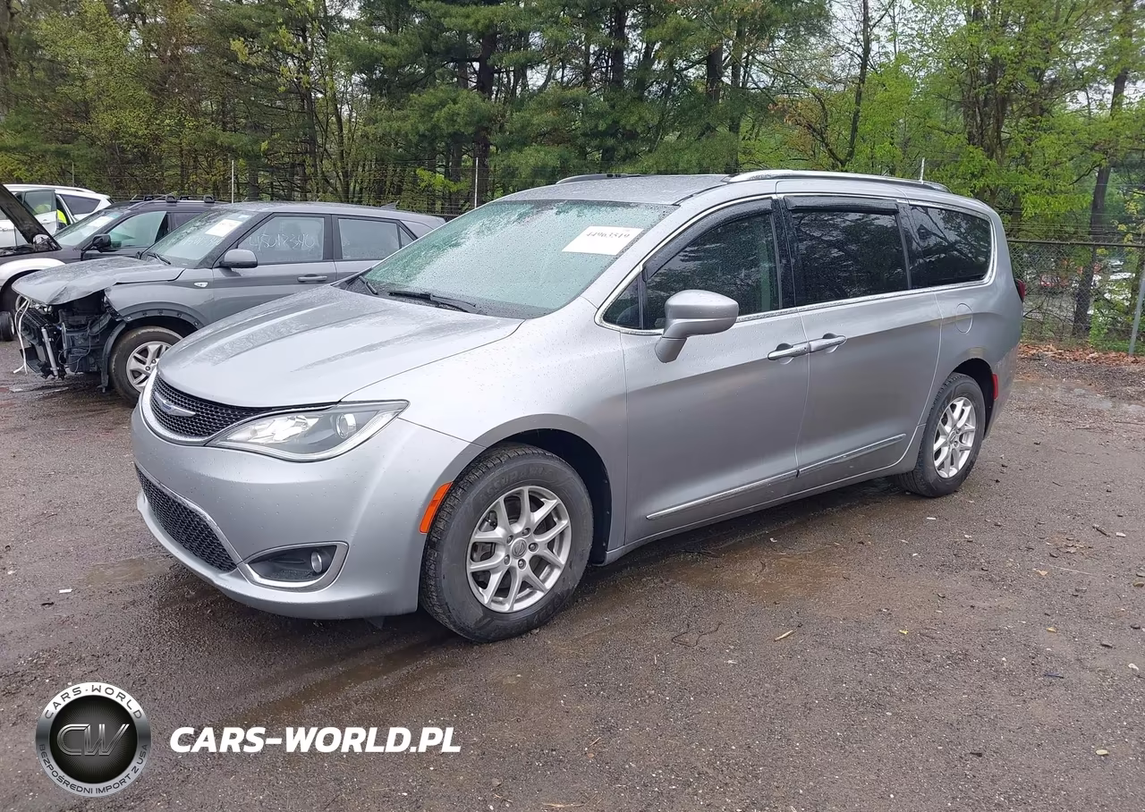 2020 Chrysler Pacifica Touring L VIN:2C4RC1BG5LR269068 - 2