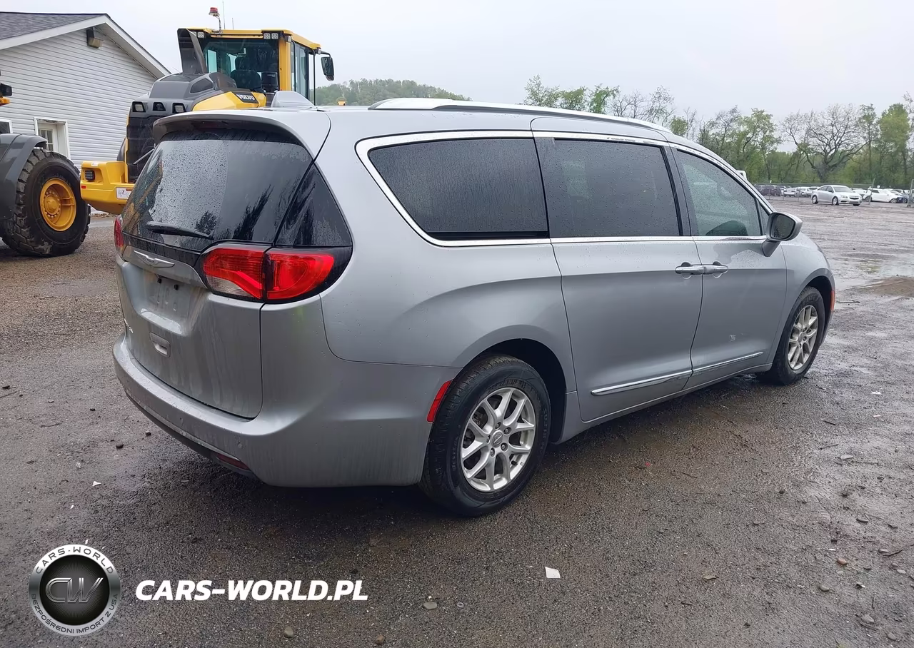 2020 Chrysler Pacifica Touring L VIN:2C4RC1BG5LR269068 - 4