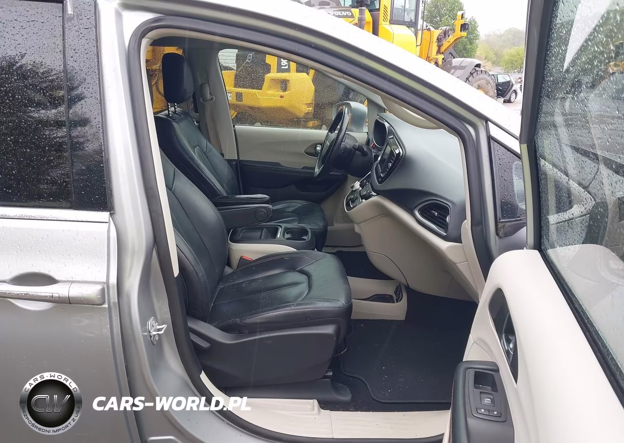 2020 Chrysler Pacifica Touring L VIN:2C4RC1BG5LR269068 - 5