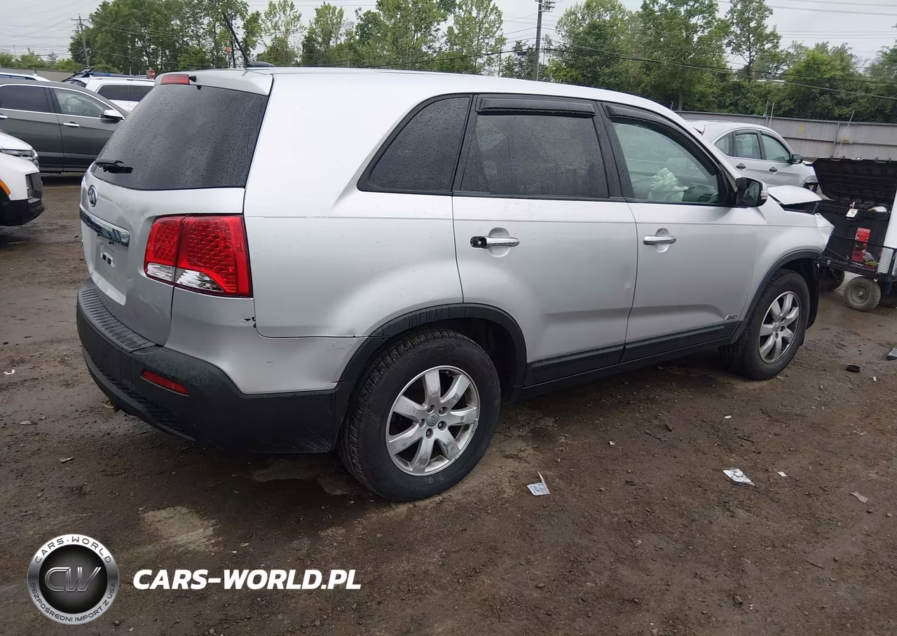 2012 Kia Sorento Lx VIN:5XYKTCA60CG275547 - 4