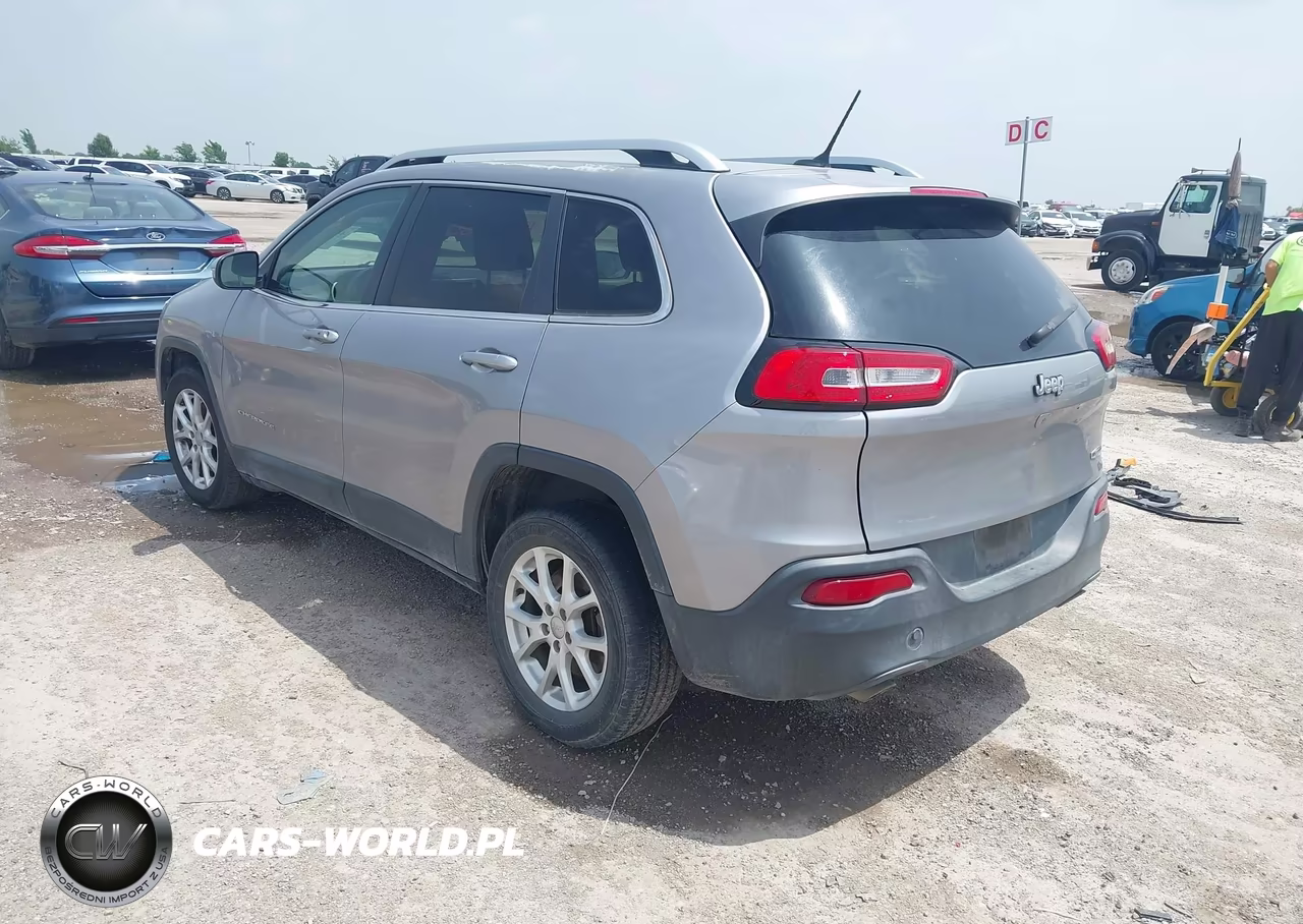 2014 Jeep Cherokee Latitude VIN:1C4PJLCSXEW105661 - 3