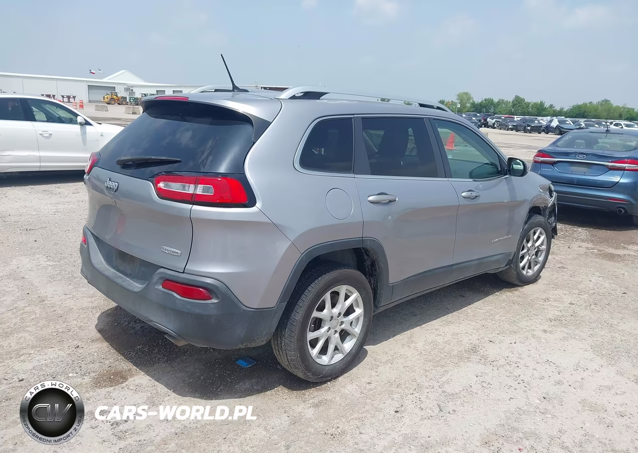 2014 Jeep Cherokee Latitude VIN:1C4PJLCSXEW105661 - 4