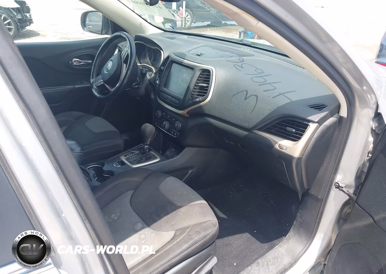 2014 Jeep Cherokee Latitude VIN:1C4PJLCSXEW105661 - 5