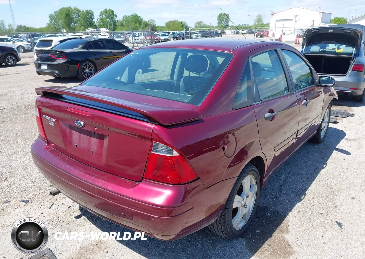 2007 Ford Focus S-Se-Ses VIN:1FAHP34NX7W139460 - 4