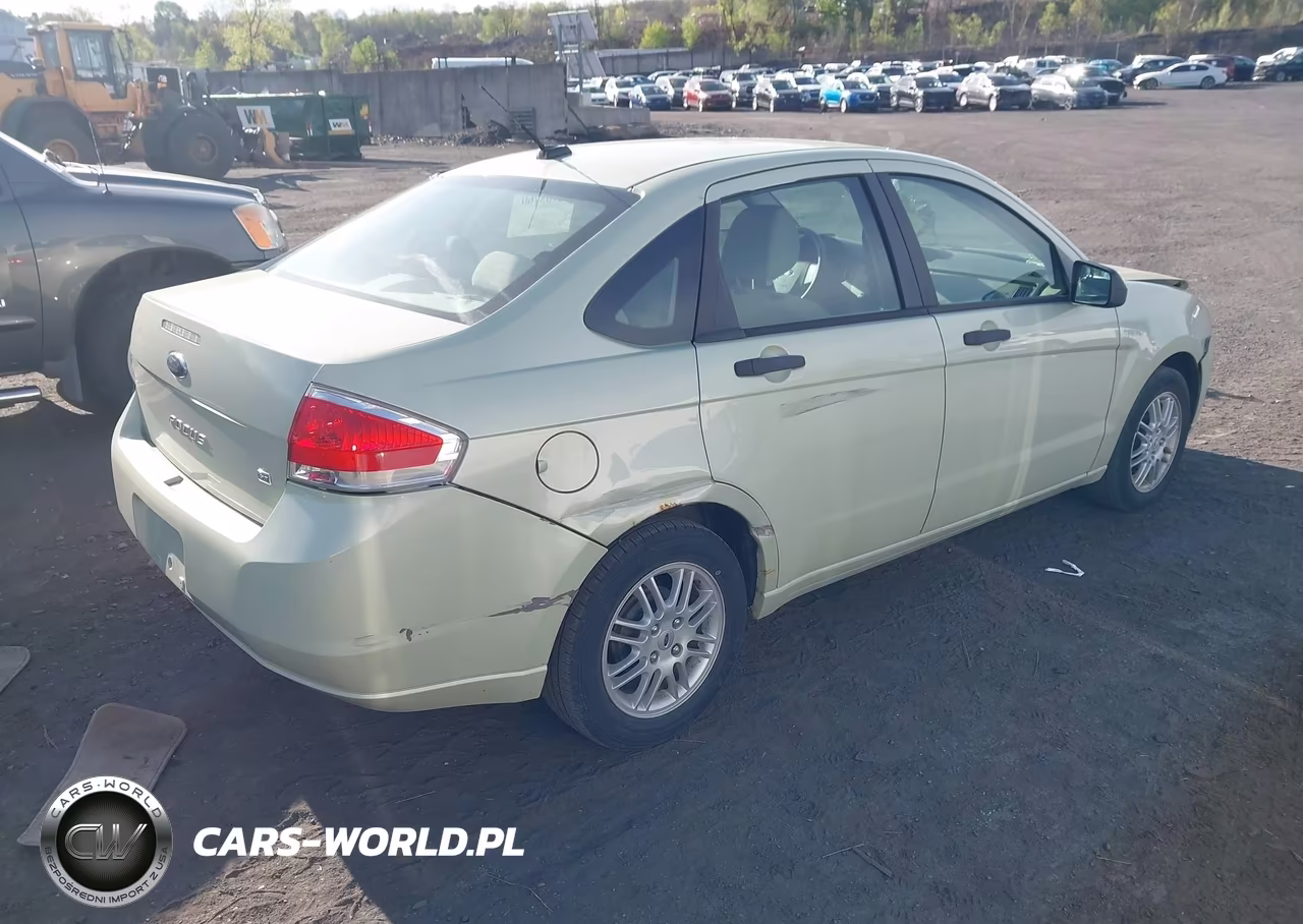 2010 Ford Focus Se VIN:1FAHP3FN8AW135329 - 4