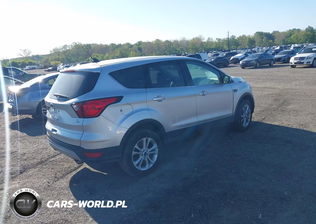 2019 Ford Escape Se VIN:1FMCU9GD3KUB18467 - 4
