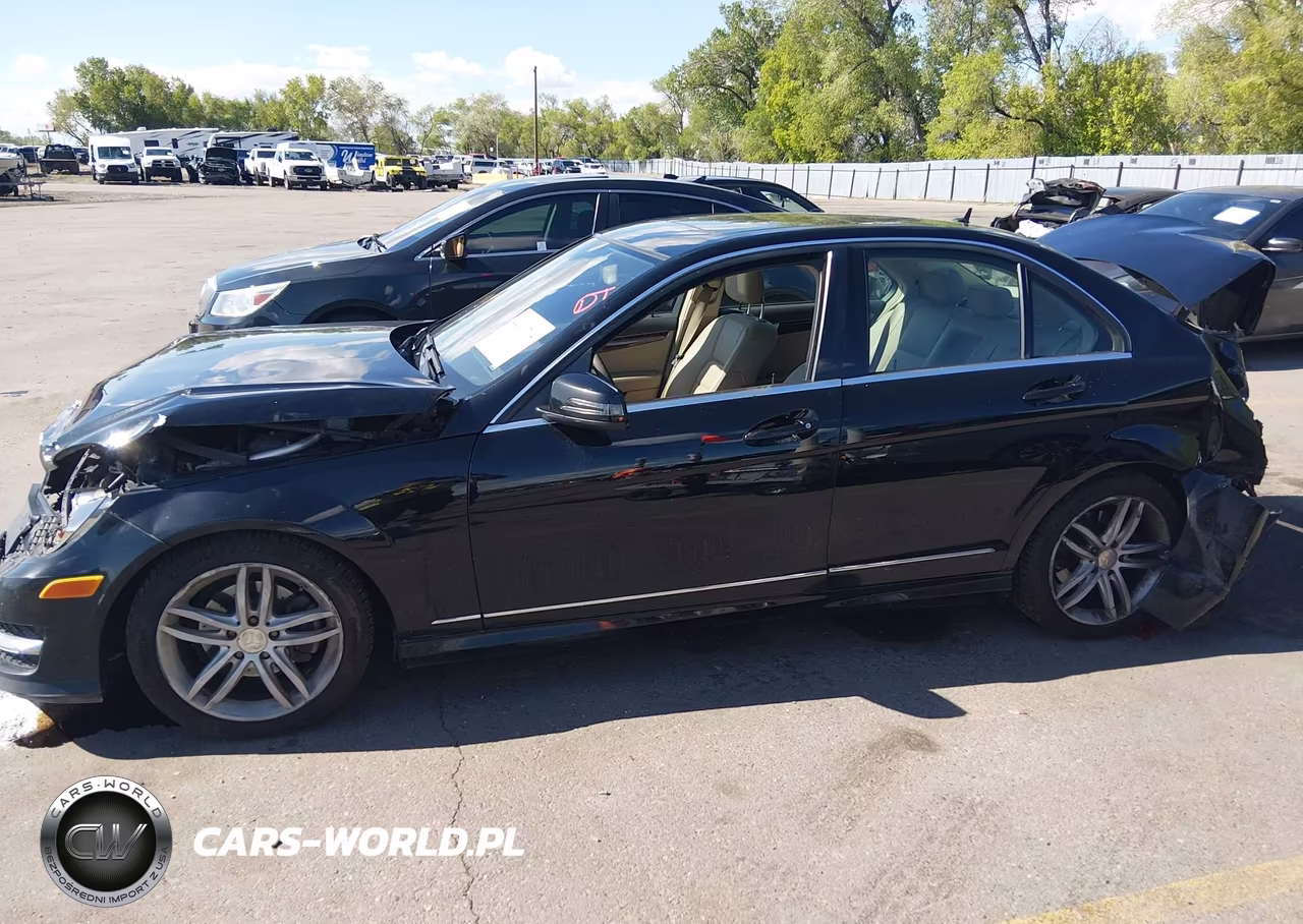 2012 Mercedes-Benz C 300 Sport 4Matic VIN:WDDGF8BBXCR211013 - 14