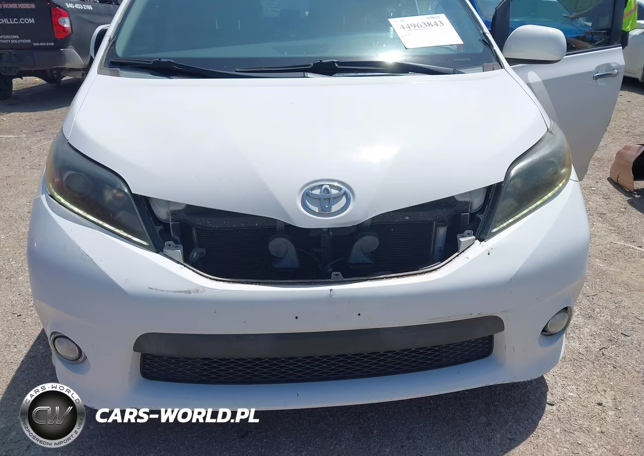 2015 Toyota Sienna Se 8 Passenger VIN:5TDXK3DC5FS534860 - 17
