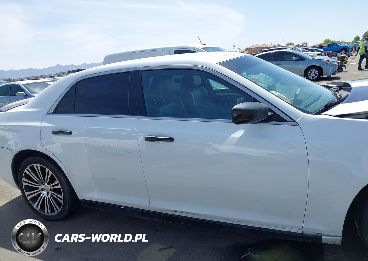 2013 Chrysler 300 300S VIN:2C3CCABT4DH658704 - 13