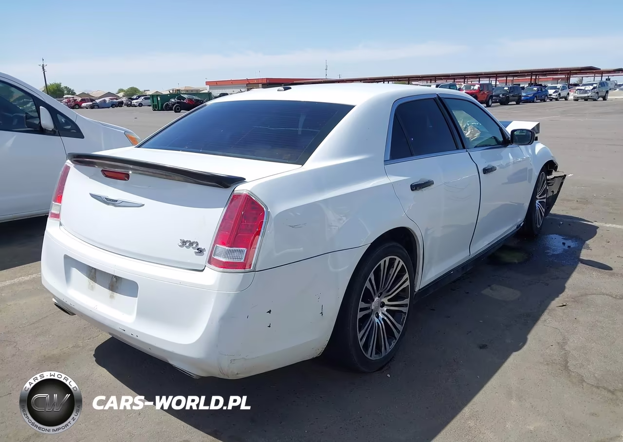 2013 Chrysler 300 300S VIN:2C3CCABT4DH658704 - 4
