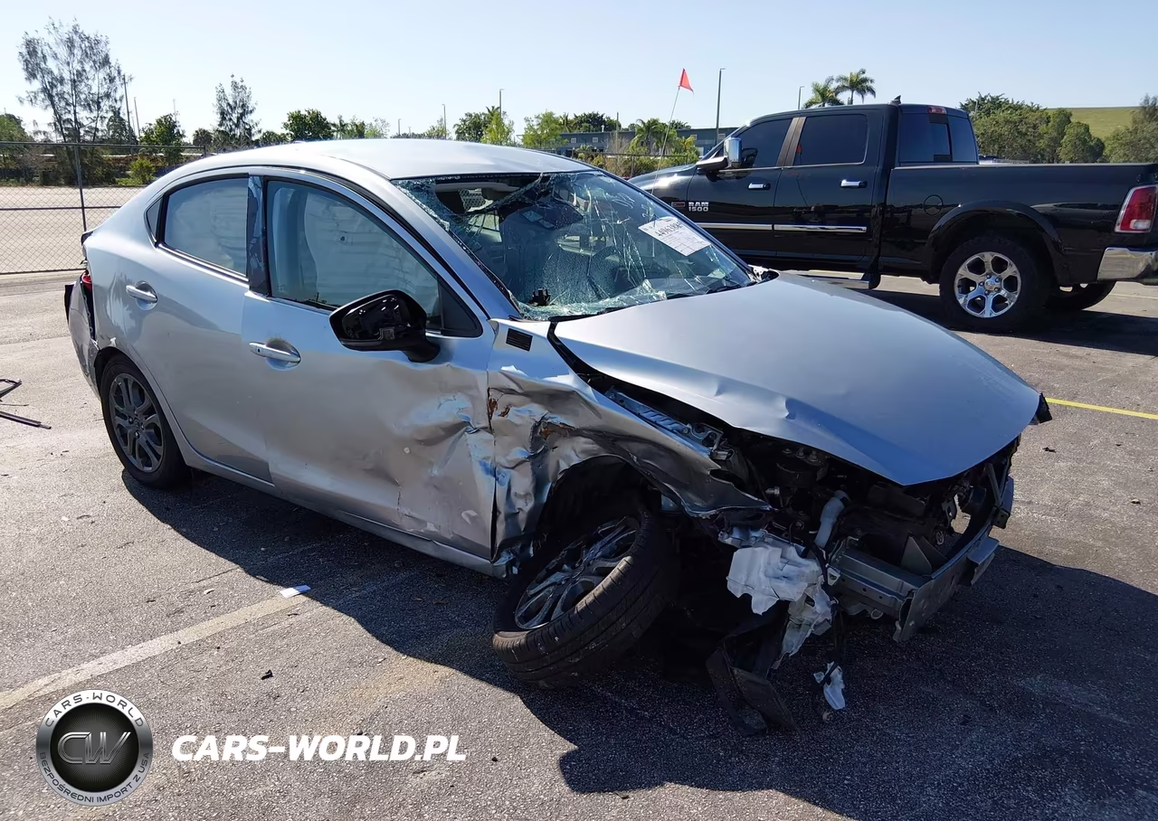 2019 Toyota Yaris Le – zdjęcie 1 z 17