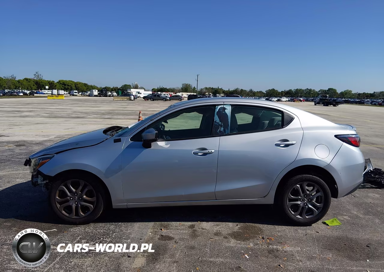 2019 Toyota Yaris Le VIN:3MYDLBYVXKY515375 - 15