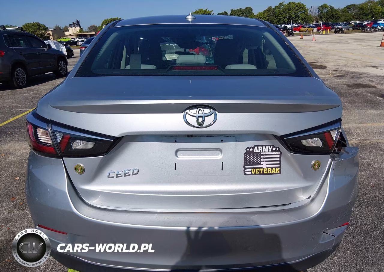 2019 Toyota Yaris Le VIN:3MYDLBYVXKY515375 - 17