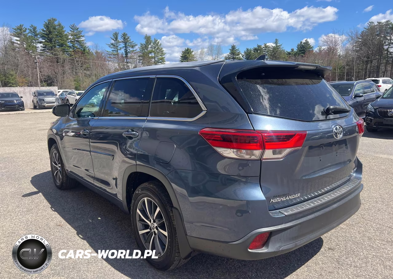 2018 Toyota Highlander Xle VIN:5TDJZRFH5JS862429 - 3