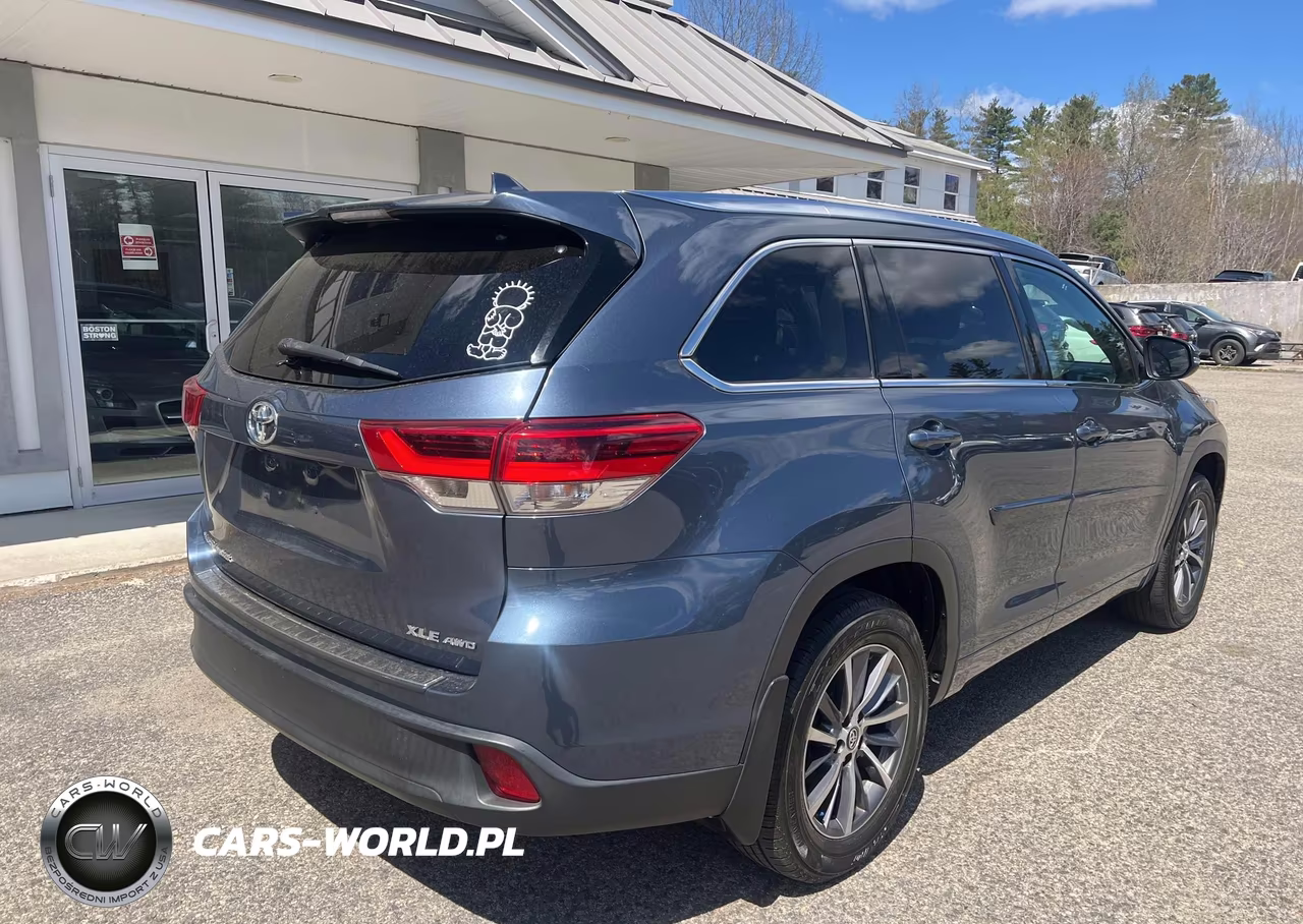 2018 Toyota Highlander Xle VIN:5TDJZRFH5JS862429 - 4