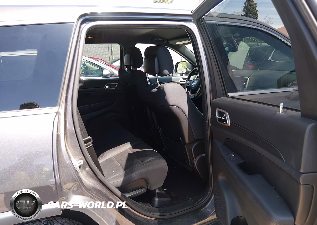 2015 Jeep Grand Cherokee Laredo VIN:1C4RJFAG1FC168370 - 8