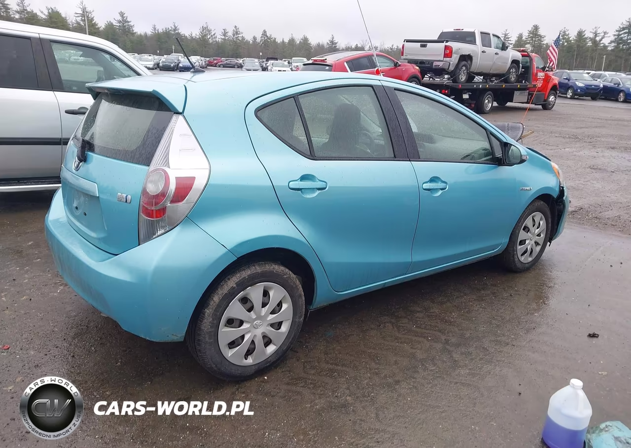 2014 Toyota Prius C One VIN:JTDKDTB36E1070481 - 4