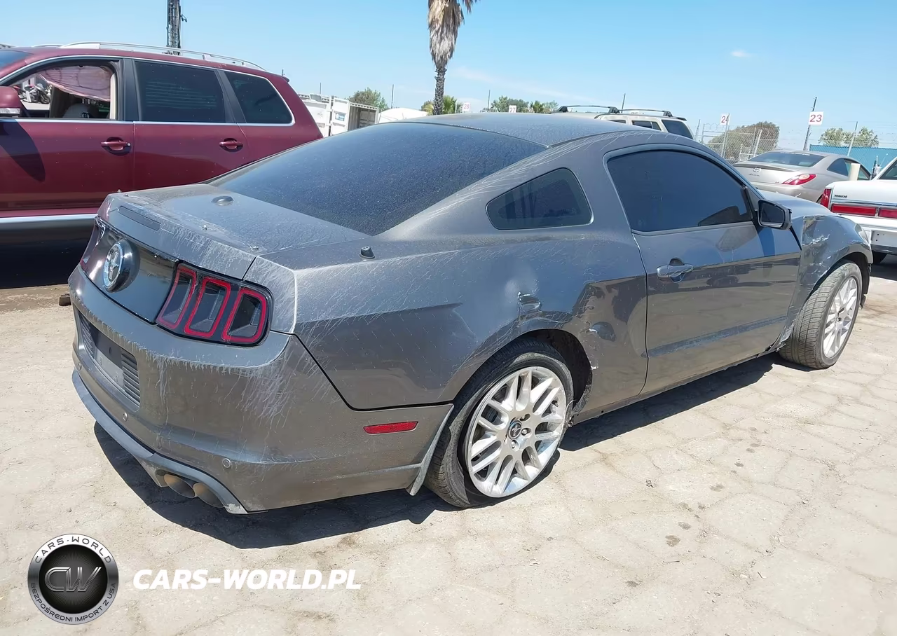 2014 Ford Mustang V6 Premium VIN:1ZVBP8AM9E5233855 - 4