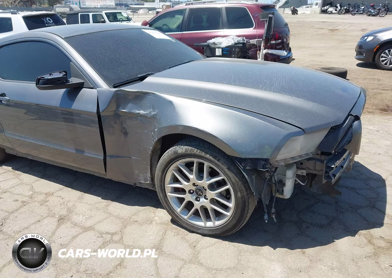 2014 Ford Mustang V6 Premium VIN:1ZVBP8AM9E5233855 - 6