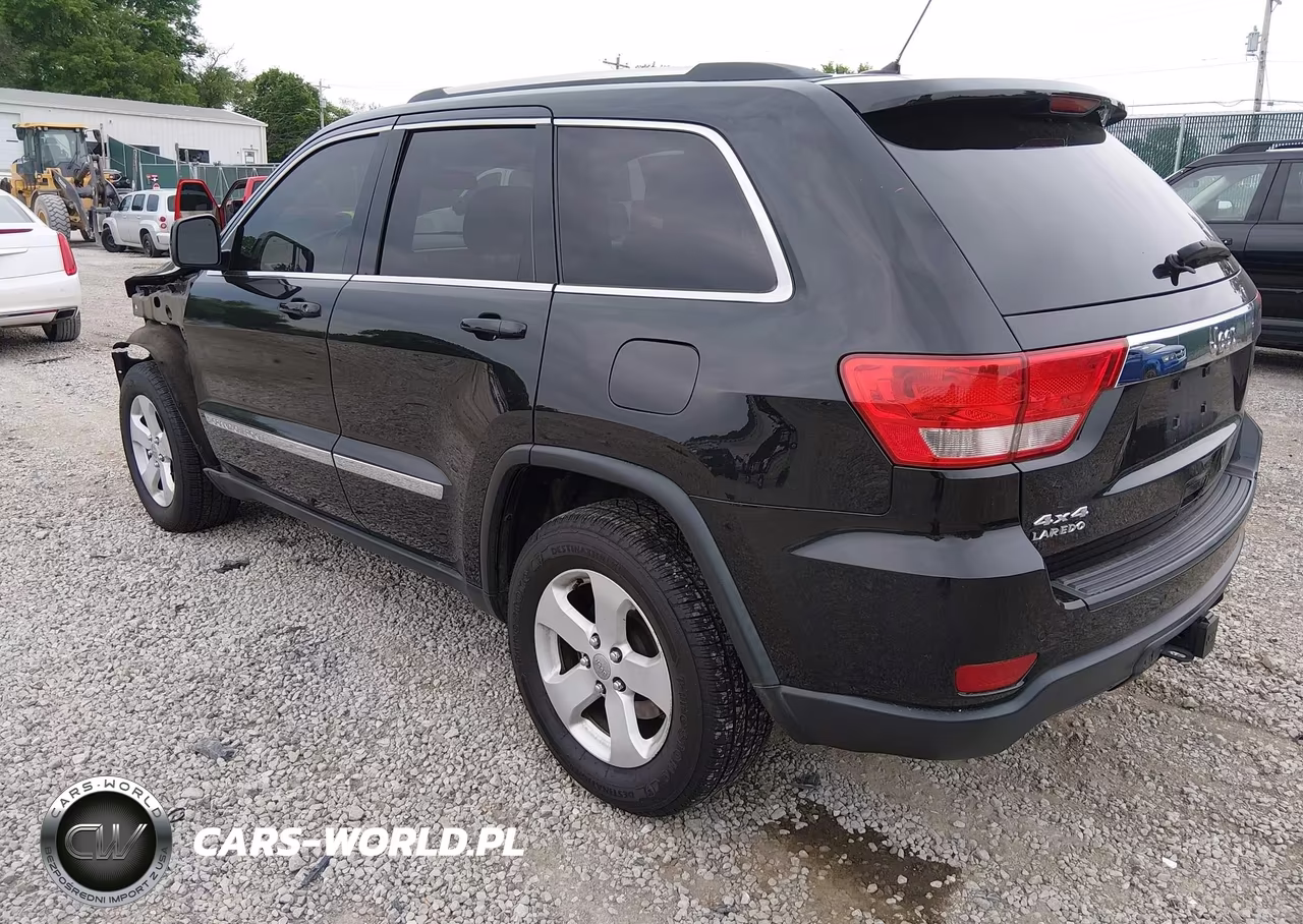 2013 Jeep Grand Cherokee Laredo VIN:1C4RJFAGXDC641003 - 3