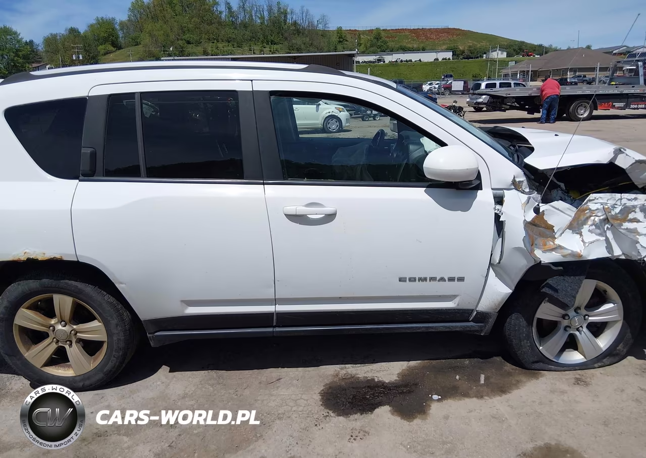 2016 Jeep Compass Latitude VIN:1C4NJDEB1GD662600 - 13