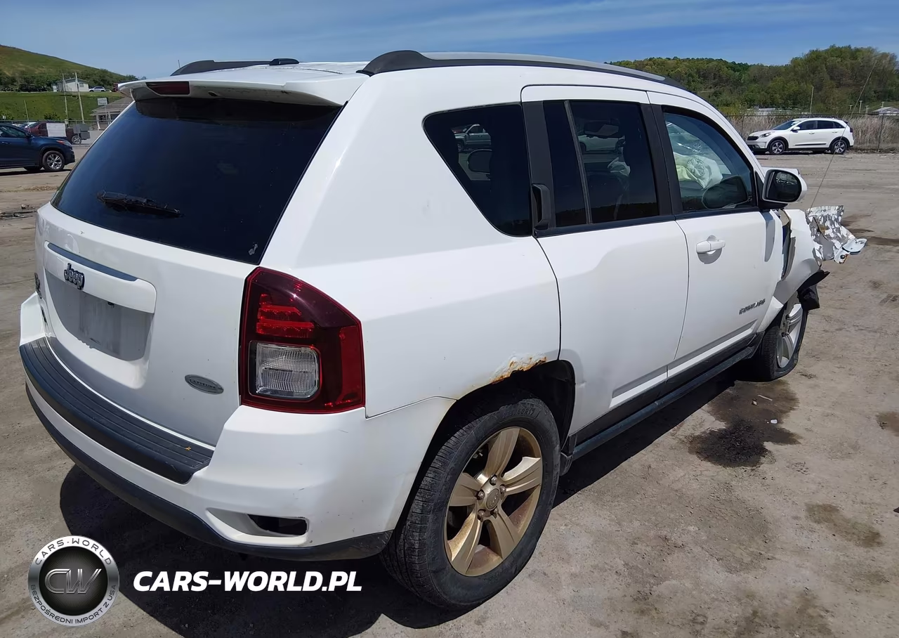 2016 Jeep Compass Latitude VIN:1C4NJDEB1GD662600 - 4